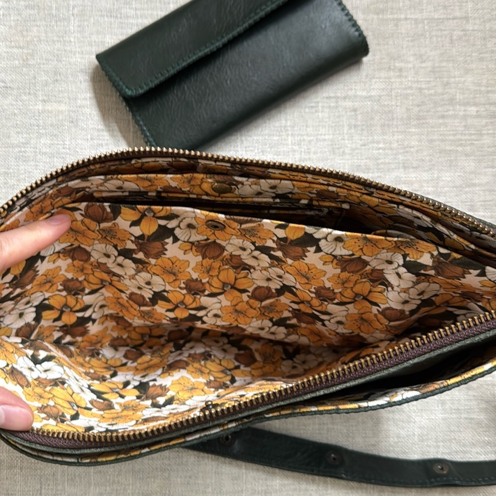 NEW Forest Green Queen Bee and Travel Wallet - Picture 8 of 13